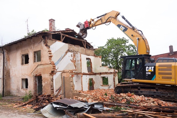 travaux de démolition d'une maison